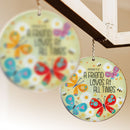 Een vriend houdt van hangende decoratie